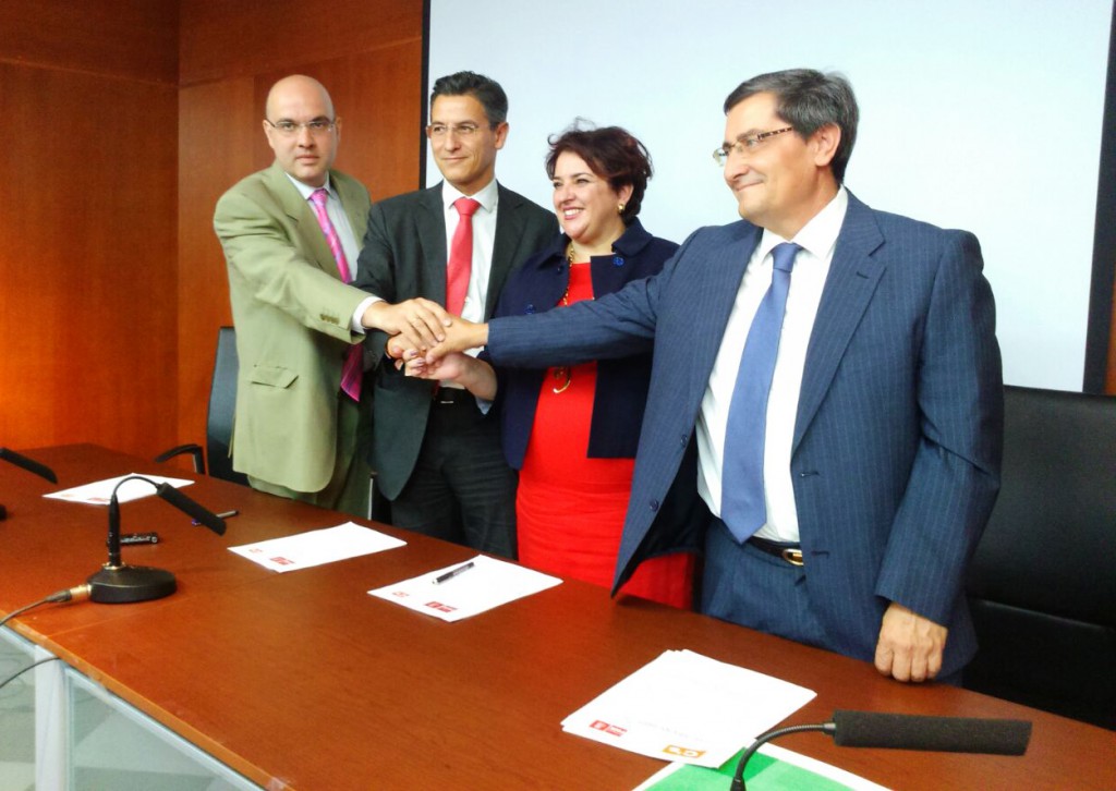 Raúl Fernández, Luis Salvador, Teresa Jiménez y José Entrena, en la firma del acuerdo para la gobernabilidad de Diputación