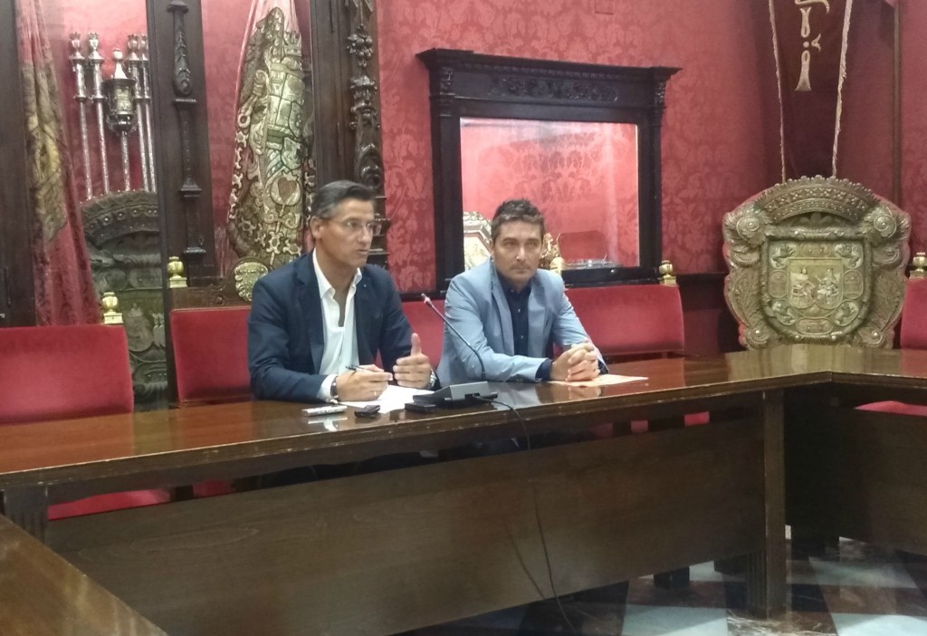 Luis Salvador y Manuel Olivares, en rueda de prensa sobre el eje Málaga - Sevilla