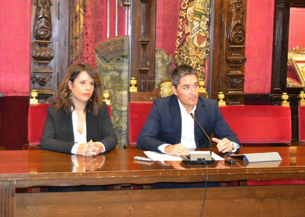 Lorena Rodríguez y Manuel Olivares, en rueda de prensa