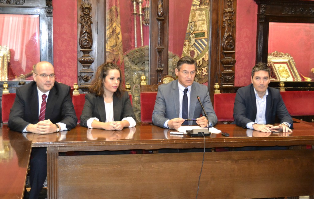 Raúl Fernández Lorena Rodríguez Luis Salvador y Manuel Olivares en la rueda de prensa