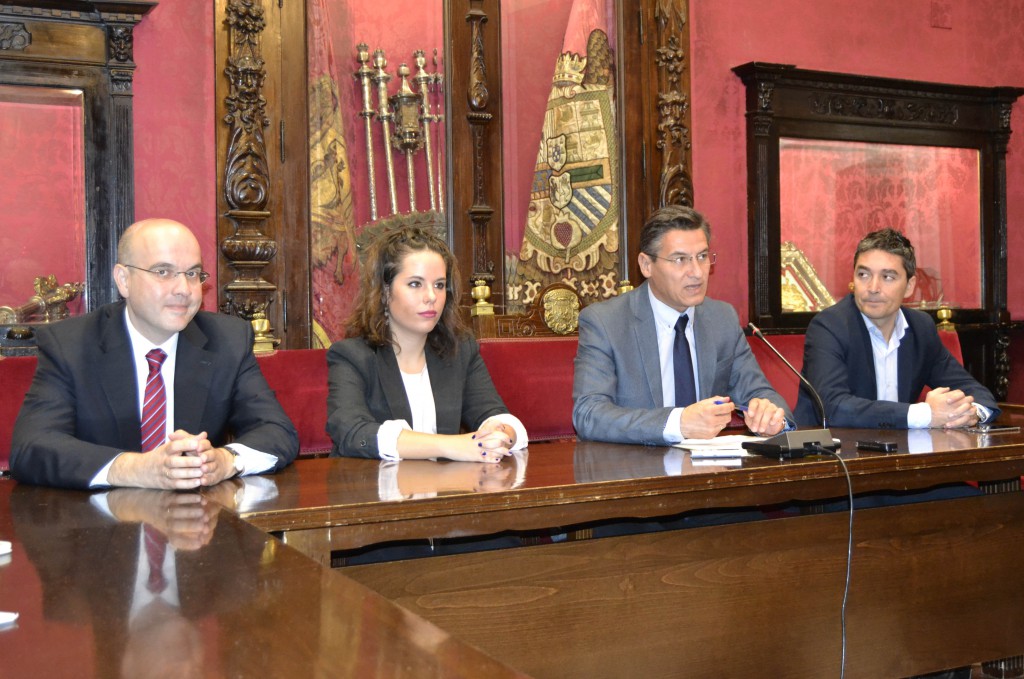 Raúl Fernández, Lorena Rodríguez, Luis Salvador y Manuel Olivares, en rueda de prensa