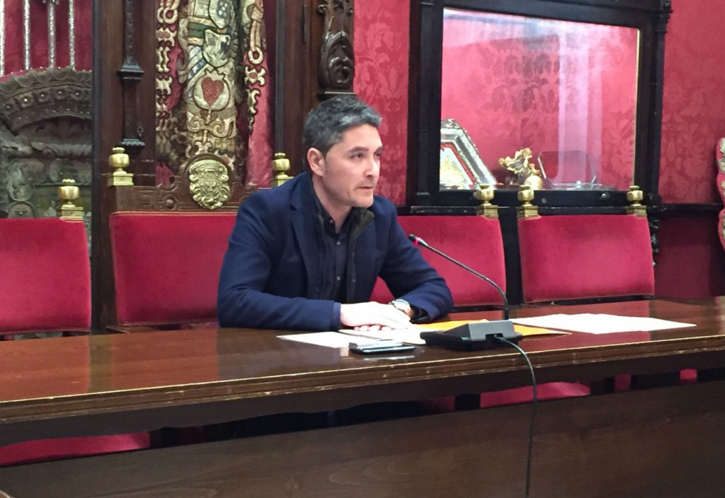 El concejal Manuel Olivares durante la rueda de prensa sobre el Observatorio de la Movilidad