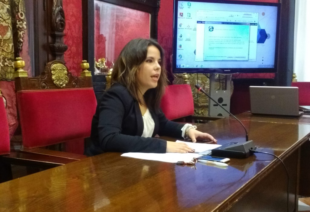 La concejal Lorena Rodríguez en la rueda de prensa sobre la Fundación Granada Educa