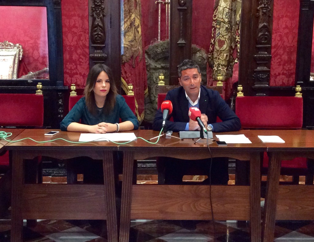 Los concejales de Ciudadanos Manuel Olivares y Lorena Rodríguez en rueda de prensa