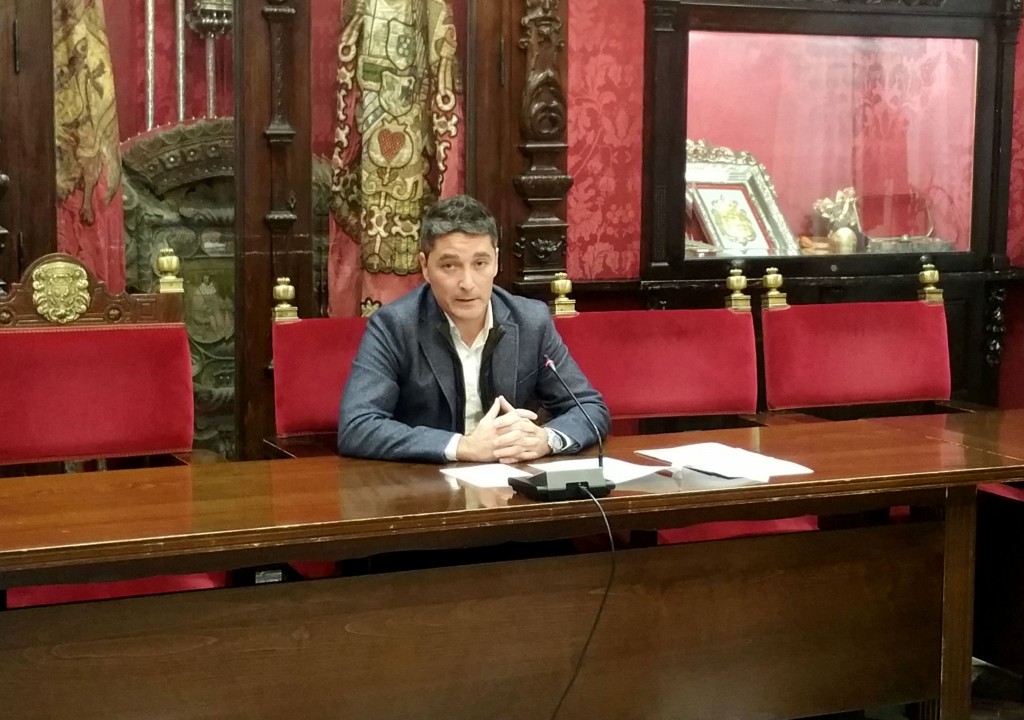 Manuel Olivares en rueda de prensa
