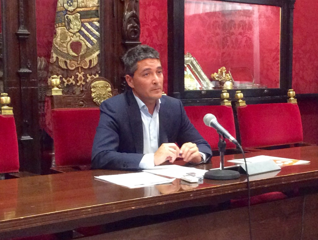 El concejal Manuel Olivares, en rueda de prensa