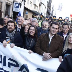 Luis Salvador participa en la multitudinaria manifestación de Barcelona por la equiparación salarial de Policía y Guardia Civil