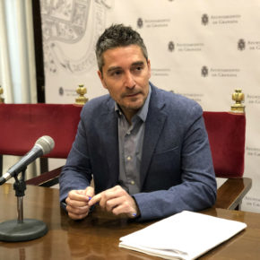 Manuel Olivares: “El equipo de gobierno marea a los granadinos con globos sonda y enmiendas a sí mismo sobre su propio presupuesto”