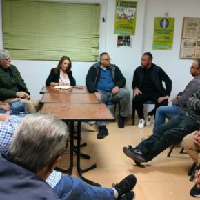 Concha Insúa traslada su “total apoyo” al recién elegido representante de los comerciantes de venta ambulante, Antonio Granizo